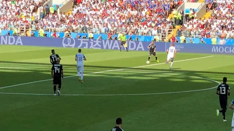 意大利队史第三人托纳利打破德国队球门，非友谊赛首开纪录